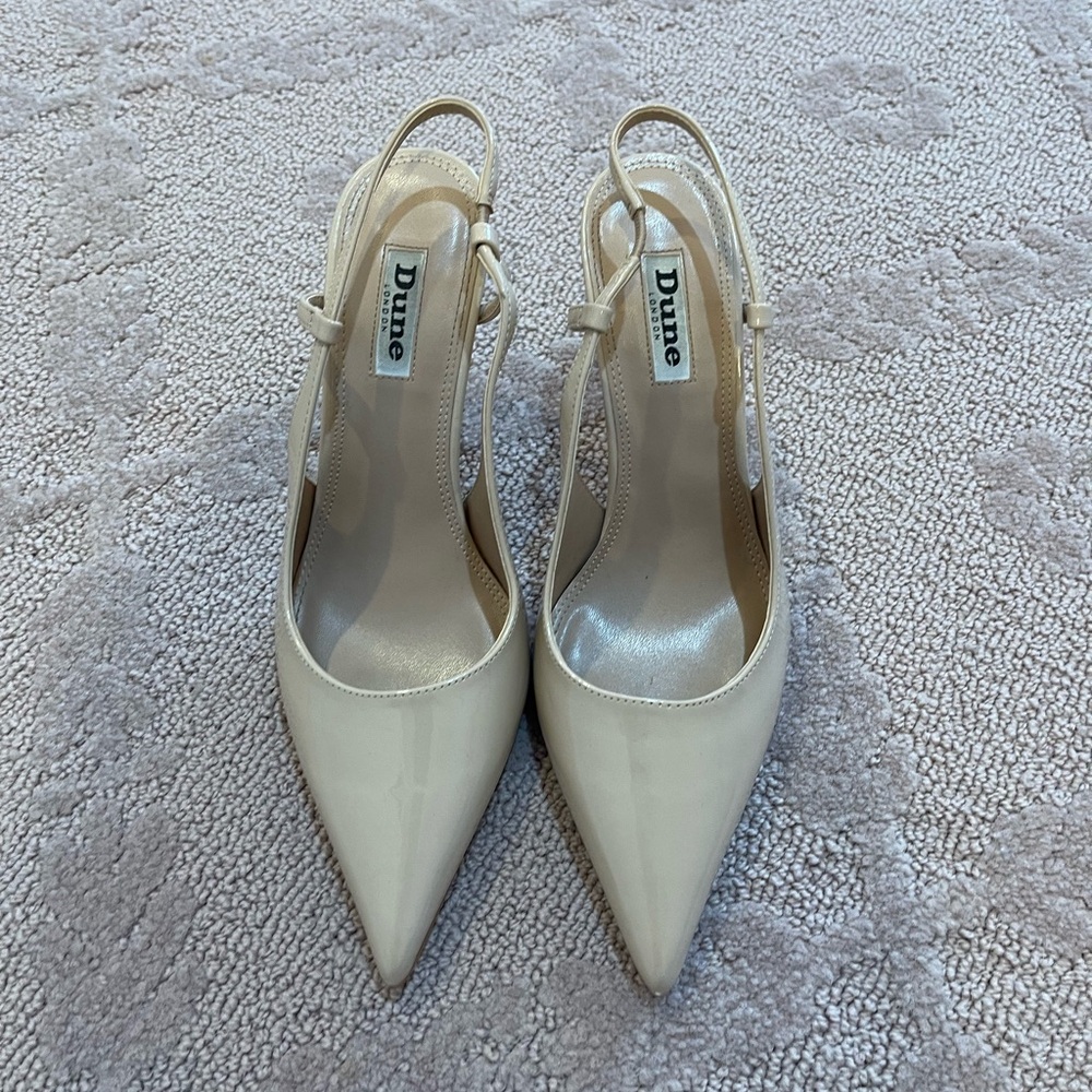 Nude sling back pump